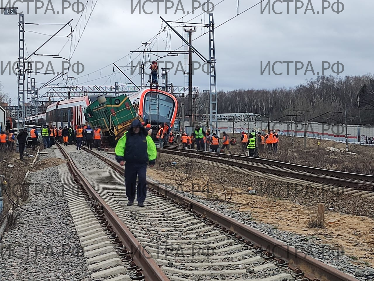 Поезд и тепловоз столкнулись в районе станции Малиновка
